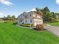 Building Photo - 11 Dorian Way