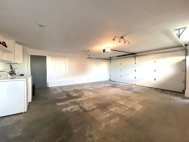 Building Photo - 7659 Stockton Ave