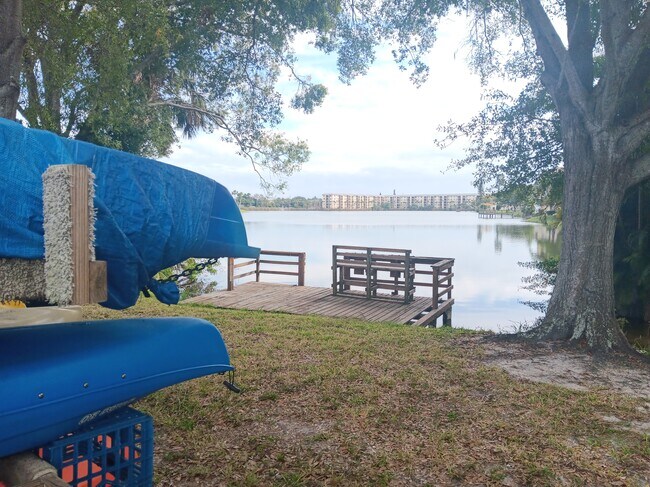 Building Photo - 3774 Lake Bayshore Dr