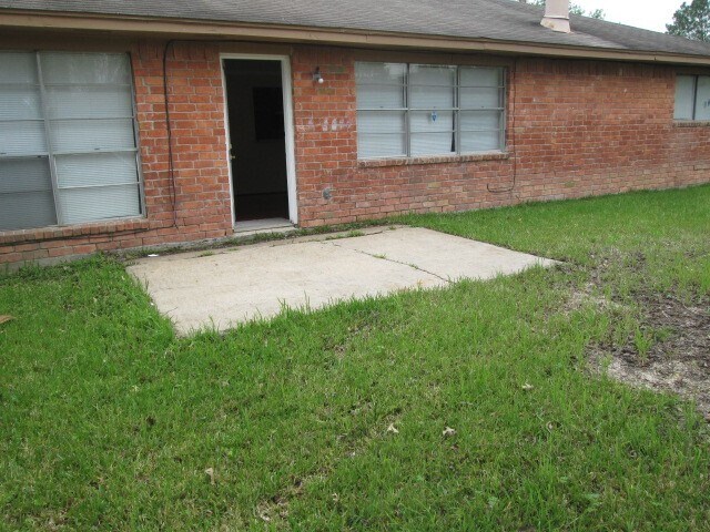 Building Photo - 811 Whispering Pine Dr