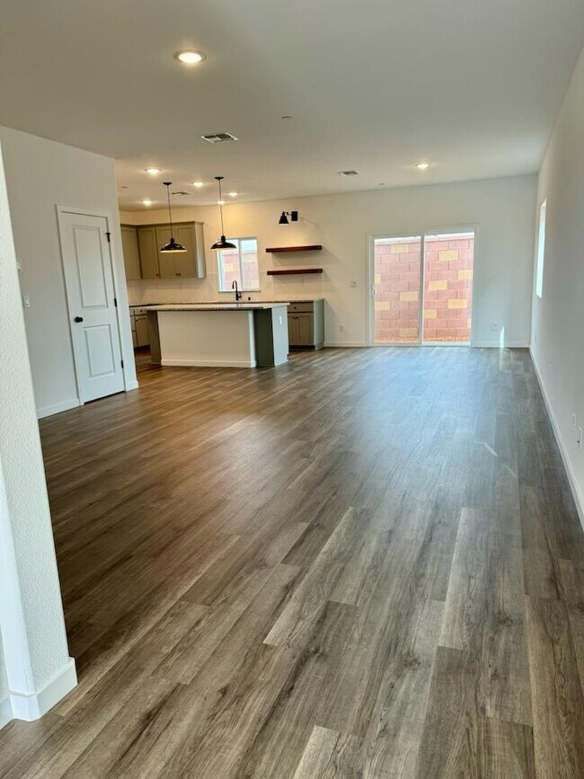 Building Photo - Beautiful Brand New home in the Springs at The Ranch 4 bedroom 3 bath