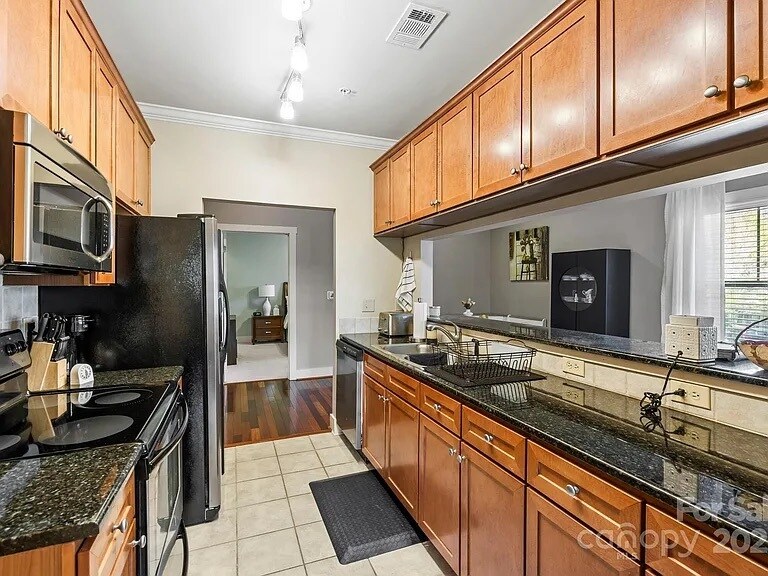 Building Photo - 9 Kenilworth Knls