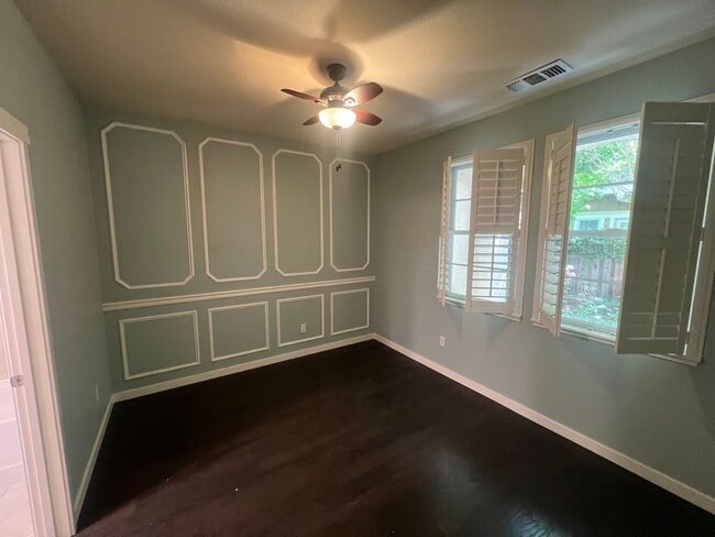 Building Photo - Beautiful 3 bed 3.5 bath Townhouse with A/C in Mountain View. Blocks from Downtown.