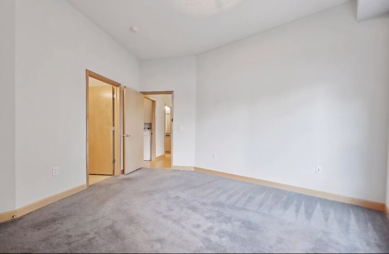 Building Photo - 308 E 18th St