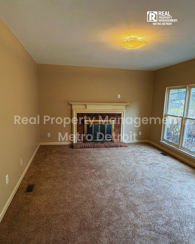 Building Photo - OPEN HOUSE THURSDAY APRIL 30th BETWEEN 4-5:30