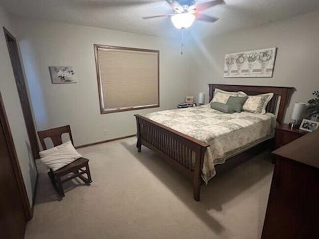 Building Photo - For Rent – 3 Bedroom Home in Sunset Hills, Pella