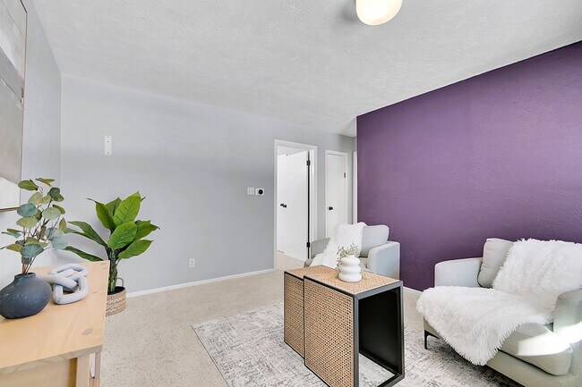 Building Photo - 28585 Evergreen Manor Dr