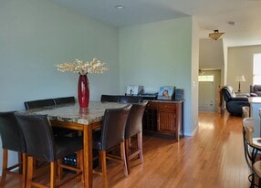 Building Photo - 2475 Waterbury Ln