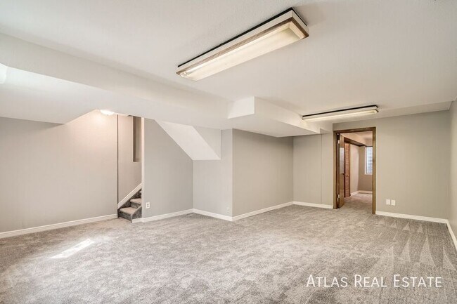 Building Photo - 8465 Freemantle Dr