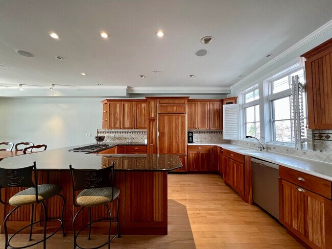 Building Photo - 4 Island Ave