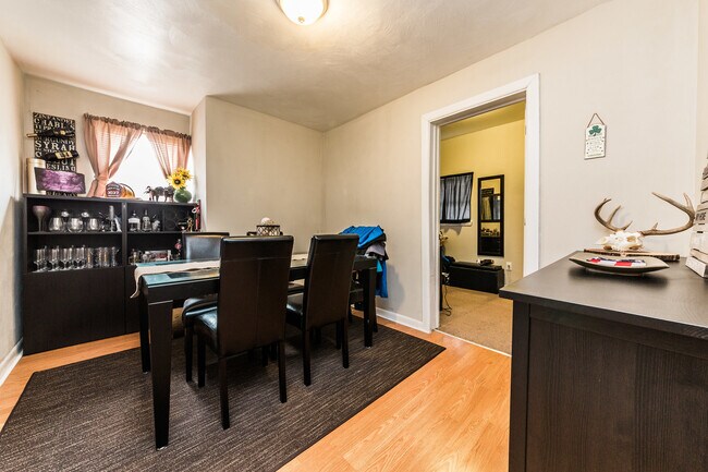 Building Photo - 1028 E Warrington Ave