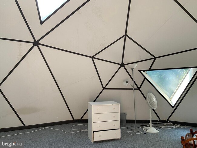 Building Photo - 7221 Beverly St