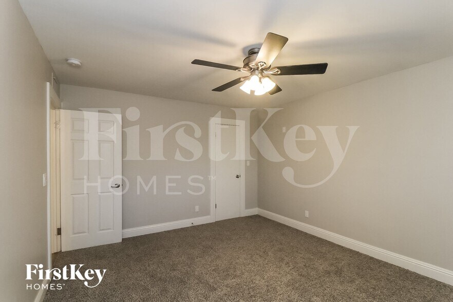 Building Photo - 12210 N Escobar Way