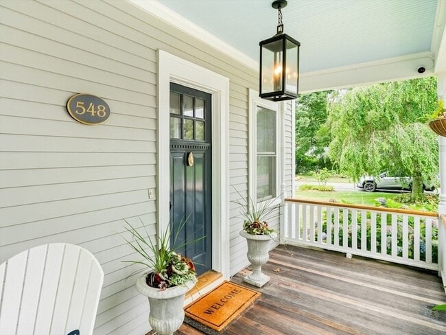 Building Photo - 548 Elm St