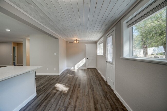Building Photo - 237 S Hardin St