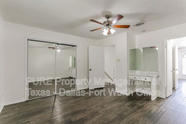 Building Photo - 940 Southmoor Dr