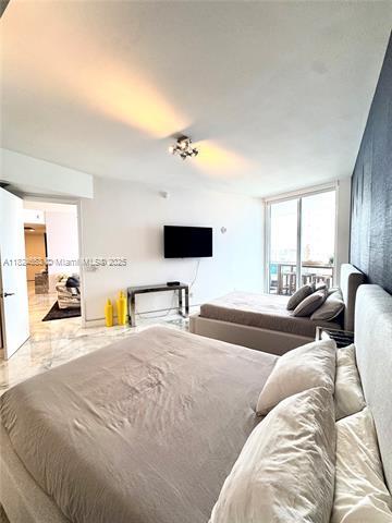 Building Photo - 16001 Collins Ave