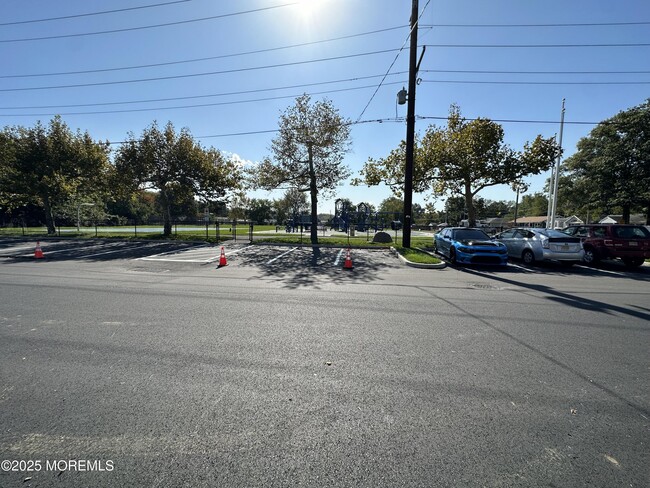 Building Photo - 143 8th St