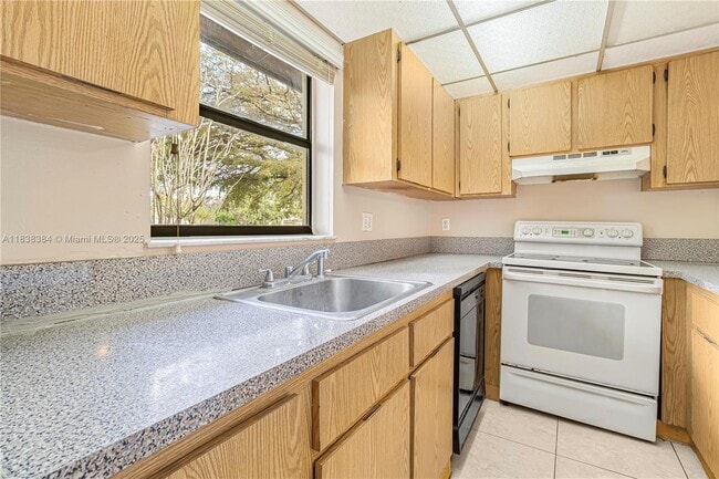 Building Photo - 1630 Sandpiper Blvd