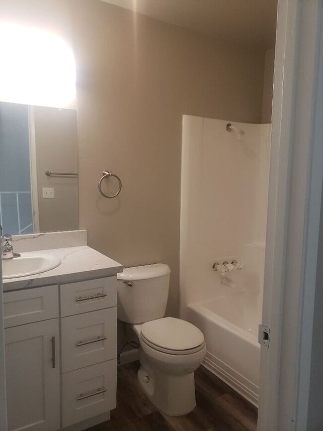 Building Photo - Well Appointed Condo with private yard!