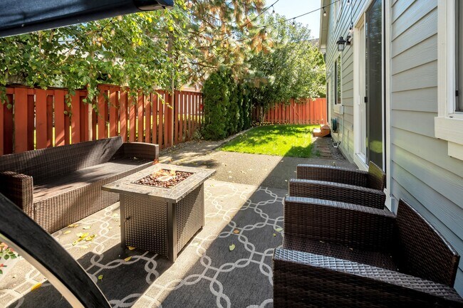 Building Photo - 5392 NW Crady Ln