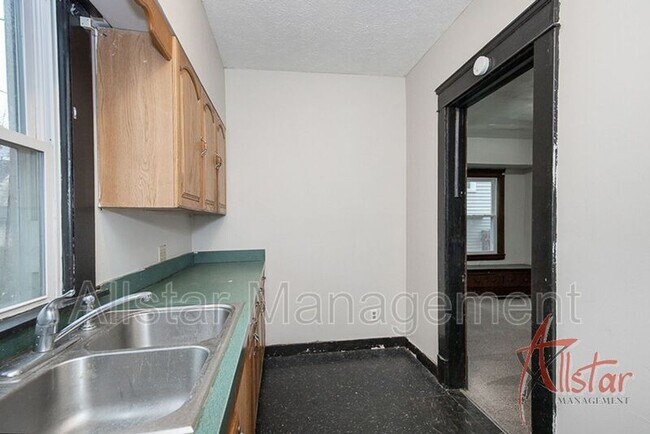 Building Photo - 2045 W 89th St