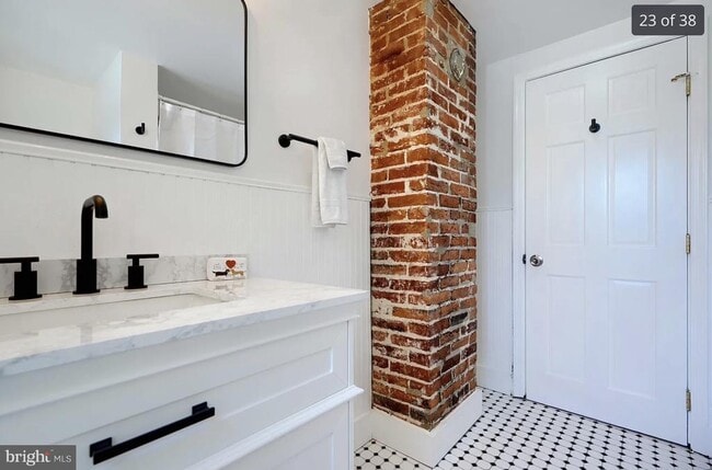 Building Photo - 1026 Riverside Ave