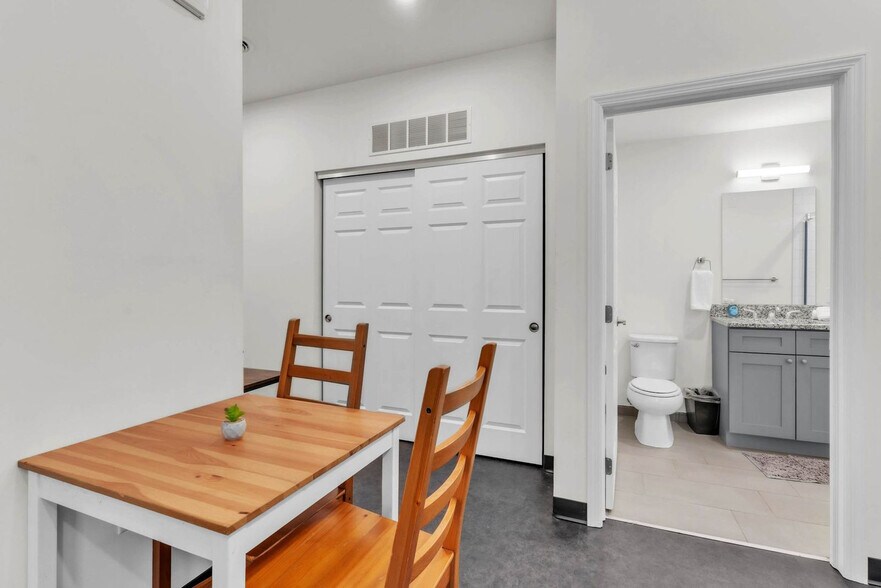 Building Photo - 800 Penn Ave