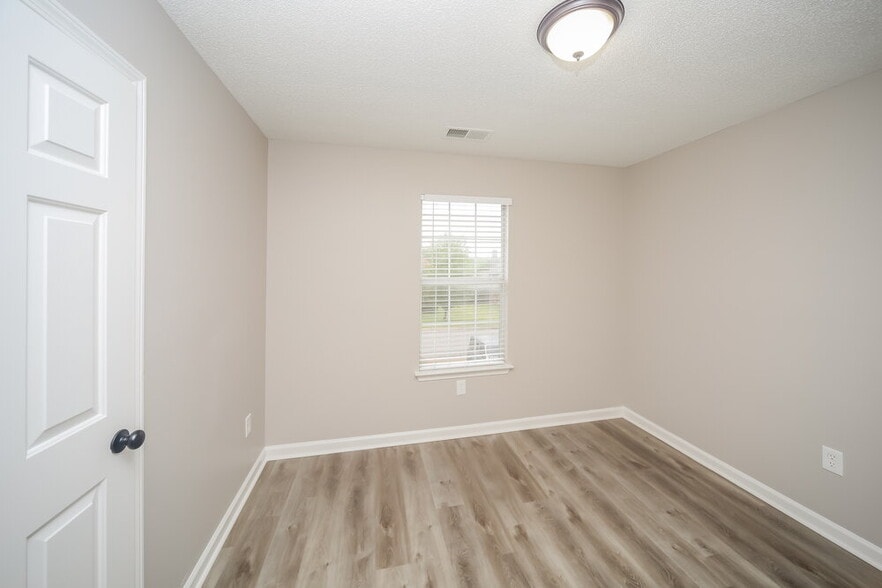 Building Photo - 7228 Hunter's Horn Dr