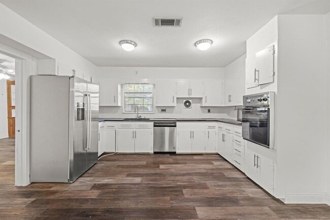 Building Photo - 2326 Hartford Rd