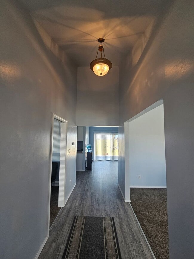 Building Photo - Beautiful, spacious single-family home