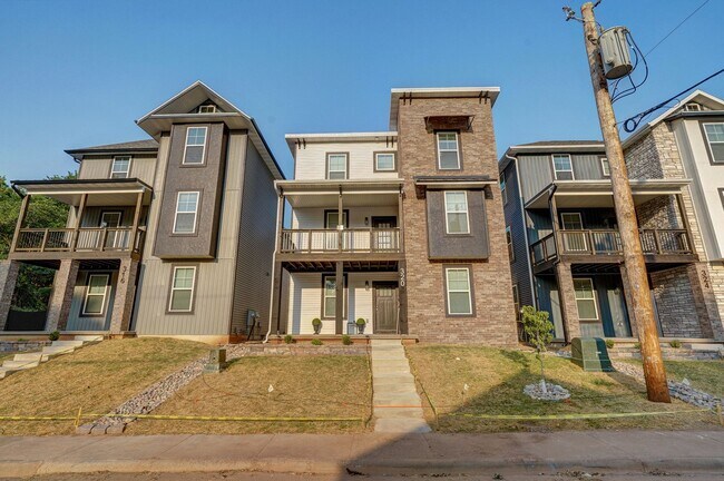 Building Photo - 319 S Florence Ave