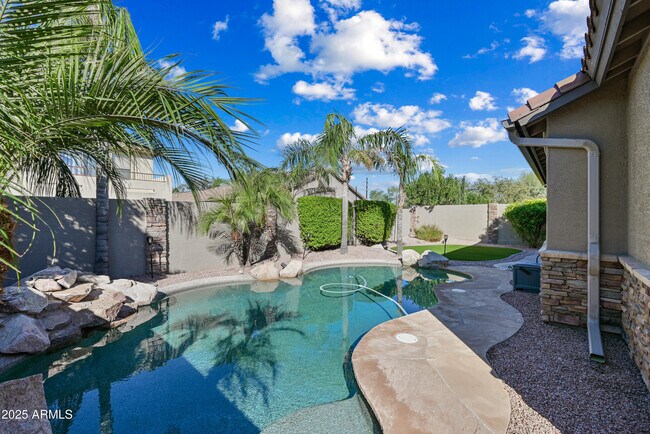 Building Photo - 3156 E Country Shadows St