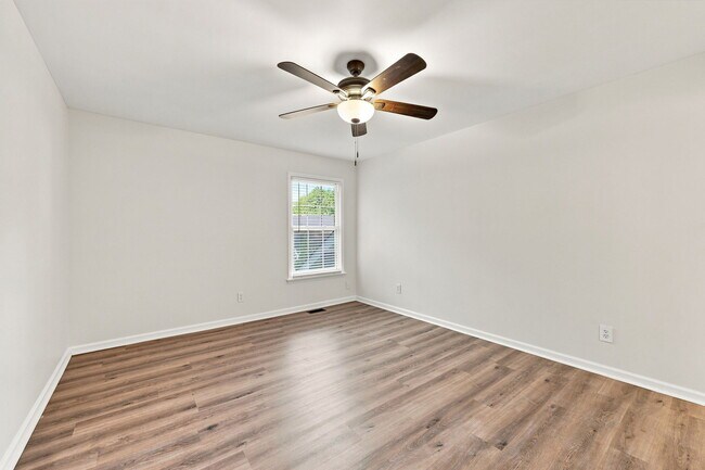 Building Photo - 126 Oakmont Dr