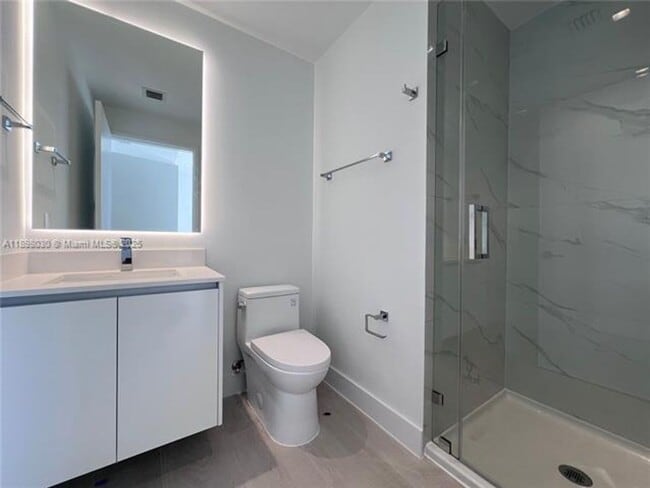 Building Photo - 700 NE 24th St