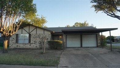 Building Photo - 6500 Dustin Ct