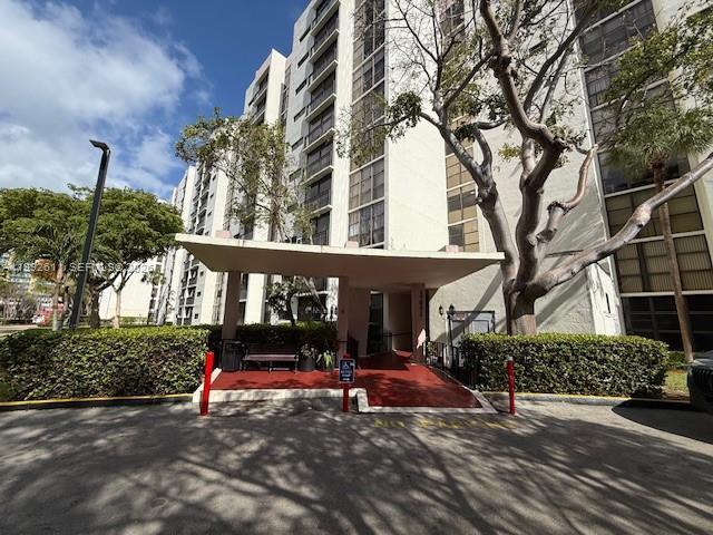 Building Photo - 17021 N Bay Rd