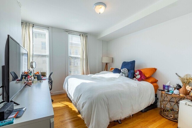 Building Photo - 535 Cambridge St