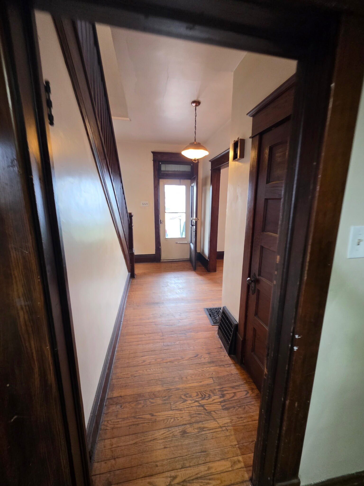 Building Photo - 364 S 10th St