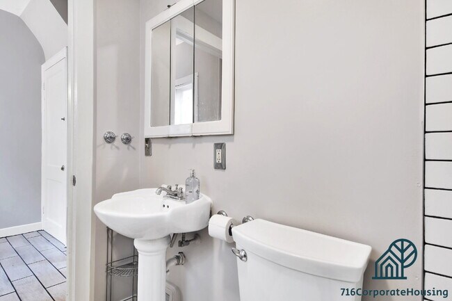Building Photo - Furnished 2-Bedroom Lower Apartment on Prospect Ave
