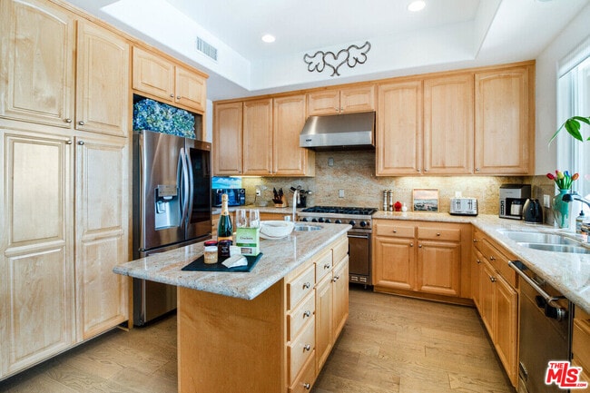 Building Photo - 6450 Lunita Rd