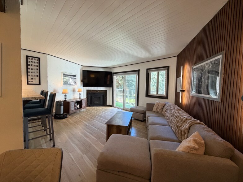 Primary Photo - 414 W Beaver Creek Blvd