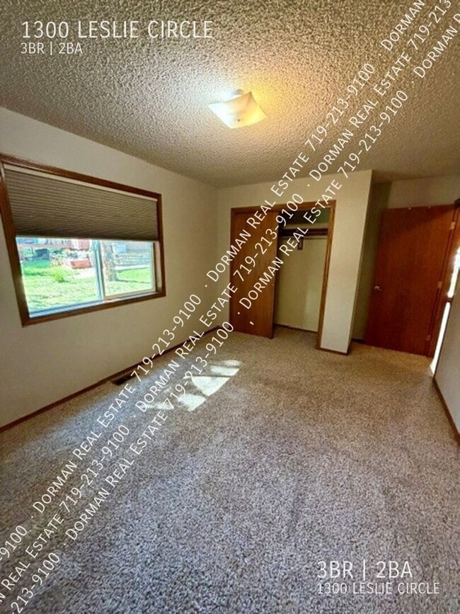 Building Photo - 1300 Leslie Cir