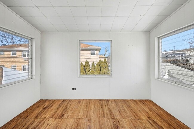 Building Photo - 6550 W Ebinger Dr