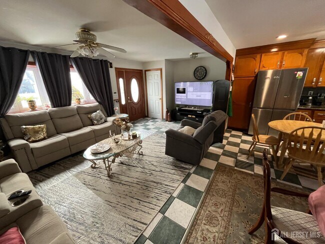 Building Photo - 7 Sparta Ct