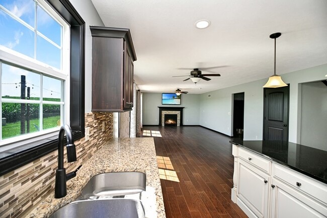 Building Photo - 1204 Ledgestone Dr