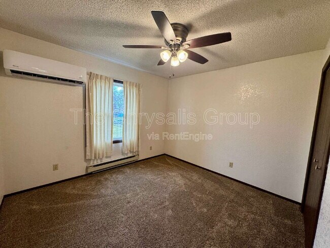 Building Photo - 2-3 3 Michael St