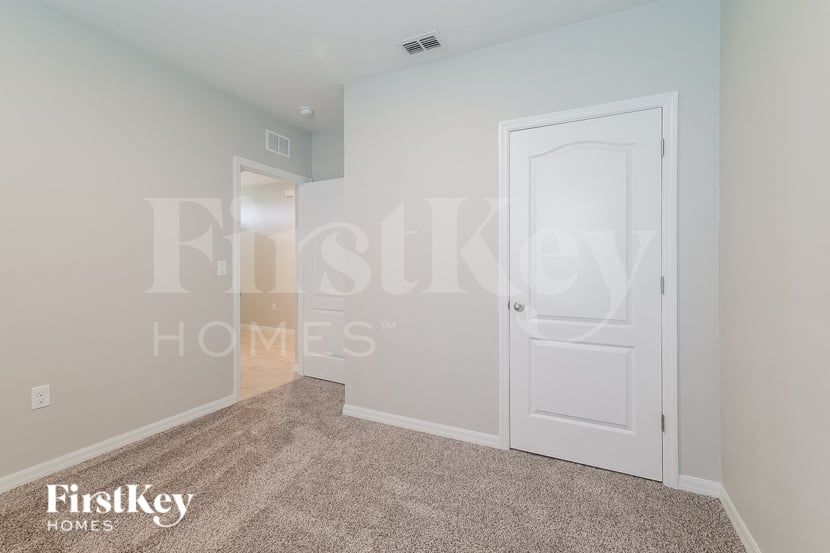 Building Photo - 401 Panda Pl