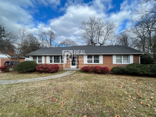 Building Photo - *MOVE-IN SPECIAL* Beautiful 3 BR/2 BA Ranc...