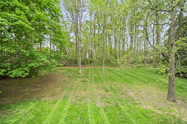 Building Photo - Elegant Tudor-Style Home in a Peaceful Oakton Setting